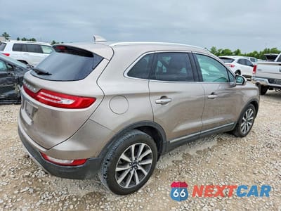 Trzecie zdjęcie samochodu z tyłu: 2019 LINCOLN MKC RESERVE VIN:5LMCJ3C97KUL15565 - miniatura
