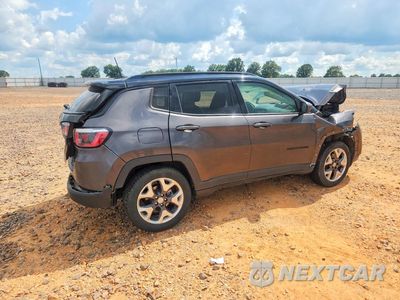 Trzecie zdjęcie samochodu z tyłu: 2020 JEEP COMPASS LATITUDE VIN:3C4NJDBBXLT165683 - miniatura