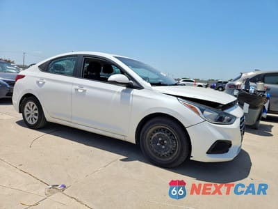Czwarte zdjęcie samochodu z boku: 2021 HYUNDAI ACCENT SE VIN:3KPC24A62ME152988 - miniatura