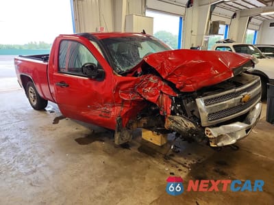 Czwarte zdjęcie samochodu z boku: 2013 CHEVROLET SILVERADO K1500 LS VIN:1GCRKREA0DZ130787 - miniatura