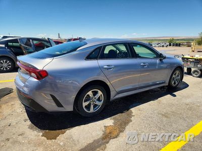 Trzecie zdjęcie samochodu z tyłu: 2022 KIA K5 LXS VIN:5XXG14J27NG109936 - miniatura