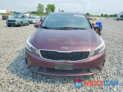 Piąte zdjęcie samochodu w środku: 2018 KIA FORTE LX VIN:3KPFK4A76JE176728 - miniatura