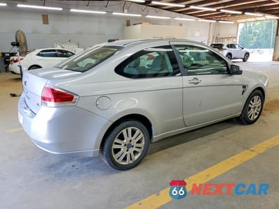 Trzecie zdjęcie samochodu z tyłu: 2008 FORD FOCUS SE VIN:1FAHP33NX8W112908 - miniatura