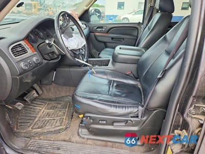 Zdjęcie 7 z 12 samochodu: 2010 CHEVROLET SUBURBAN K1500 LT VIN:1GNUKJE39AR158121 - miniatura