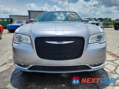 Piąte zdjęcie samochodu w środku: 2015 CHRYSLER 300 LIMITED VIN:2C3CCAAG3FH837906 - miniatura