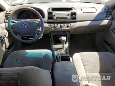 Zdjęcie 8 z 12 samochodu: 2005 TOYOTA CAMRY LE VIN:4T1BE32K65U502582 - miniatura