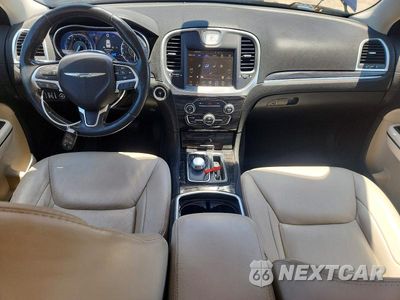 Zdjęcie 8 z 14 samochodu: 2015 CHRYSLER 300 LIMITED VIN:2C3CCAAGXFH904212 - miniatura