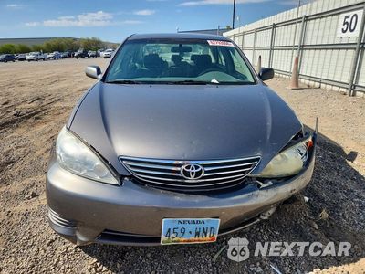 Piąte zdjęcie samochodu w środku: 2005 TOYOTA CAMRY LE VIN:4T1BE32K45U948035 - miniatura