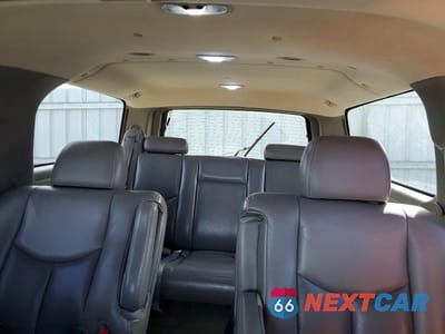 Zdjęcie 10 z 13 samochodu: 2005 GMC YUKON XL DENALI VIN:1GKFK66U75J116304 - miniatura