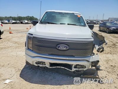 Piąte zdjęcie samochodu w środku: 2025 FORD F150 LIGHTNING XLT VIN:1FTVW3LK2SWG00831 - miniatura
