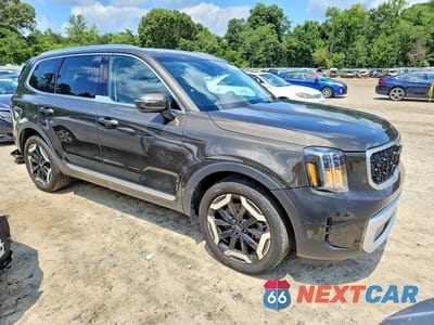 Czwarte zdjęcie samochodu z boku: 2023 KIA TELLURIDE EX VIN:5XYP3DGC8PG402138 - miniatura