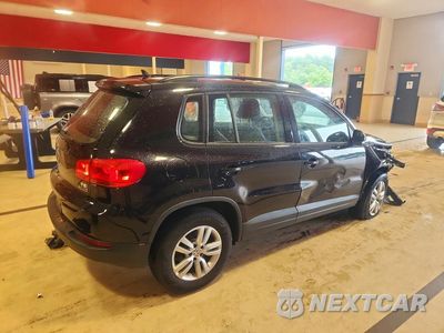 Trzecie zdjęcie samochodu z tyłu: 2017 VOLKSWAGEN TIGUAN S VIN:WVGBV7AX9HK023237 - miniatura