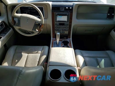 Zdjęcie 8 z 13 samochodu: 2011 LINCOLN NAVIGATOR VIN:5LMJJ2J51BEJ06284 - miniatura