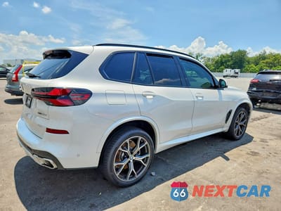 Trzecie zdjęcie samochodu z tyłu: 2026 BMW X5 XDRIVE50E VIN:5UX43EU02T9055922 - miniatura