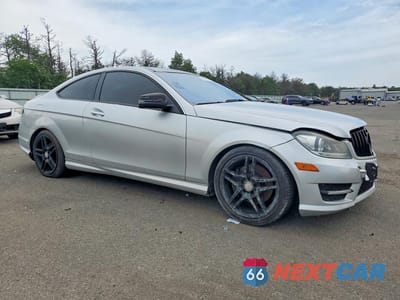 Czwarte zdjęcie samochodu z boku: 2014 MERCEDES-BENZ C 350 4MATIC VIN:WDDGJ8JB8EG264694 - miniatura