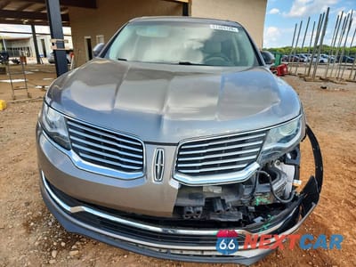 Piąte zdjęcie samochodu w środku: 2017 LINCOLN MKX SELECT VIN:2LMPJ6KR6HBL53489 - miniatura
