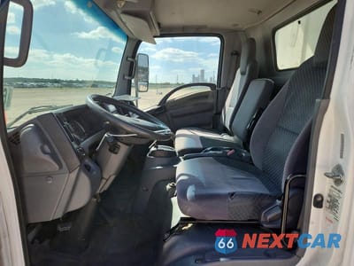 Zdjęcie 7 z 13 samochodu: 2013 ISUZU NPR HD - BOX TRUCK VIN:JALC4W160D7002849 - miniatura