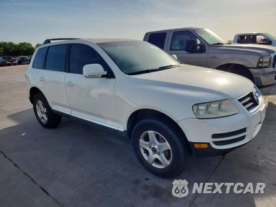 Czwarte zdjęcie samochodu z boku: 2004 VOLKSWAGEN TOUAREG VIN:WVGBC67L74D038239 - miniatura