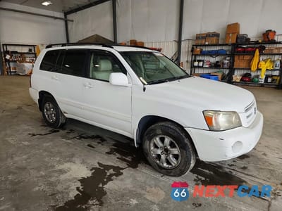 Czwarte zdjęcie samochodu z boku: 2004 TOYOTA HIGHLANDER BASE VIN:JTEEP21A940037344 - miniatura