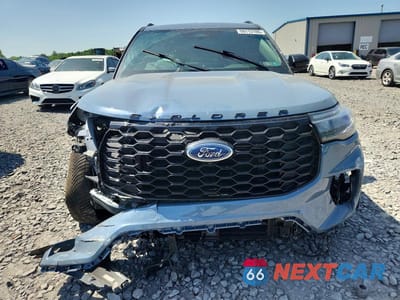Piąte zdjęcie samochodu w środku: 2025 FORD EXPLORER ST-LINE VIN:1FMUK8KH4SGB11265 - miniatura