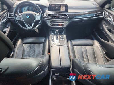 Zdjęcie 8 z 12 samochodu: 2018 BMW 750 I VIN:WBA7F0C56JGM23563 - miniatura