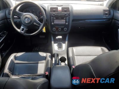 Zdjęcie 8 z 12 samochodu: 2010 VOLKSWAGEN JETTA WOLFSBURG VIN:3VWRJ7AJ4AM019473 - miniatura
