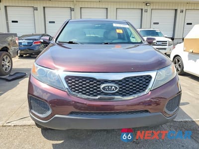 Piąte zdjęcie samochodu w środku: 2013 KIA SORENTO LX VIN:5XYKT3A19DG336707 - miniatura