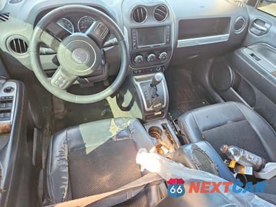 Zdjęcie 8 z 13 samochodu: 2014 JEEP COMPASS LATITUDE VIN:1C4NJDEB8ED650702 - miniatura