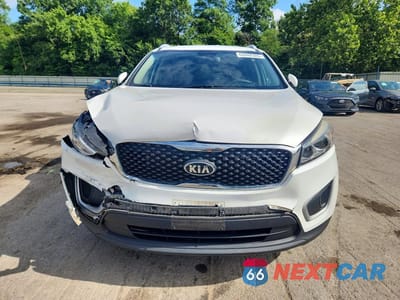 Piąte zdjęcie samochodu w środku: 2018 KIA SORENTO LX VIN:5XYPG4A34JG340175 - miniatura