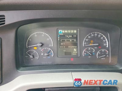 Zdjęcie 9 z 13 samochodu: 2019 FREIGHTLINER CASCADIA 116 SEMI TRUCK VIN:3AKJHPDV9KSKY9096 - miniatura