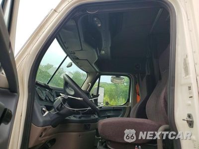 Zdjęcie 7 z 13 samochodu: 2018 FREIGHTLINER CASCADIA 113 SEMI TRUCK VIN:3AKJGHDV0JSKA5475 - miniatura