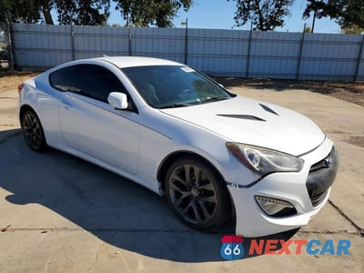 Czwarte zdjęcie samochodu z boku: 2015 HYUNDAI GENESIS COUPE 3.8 VIN:KMHHU6KJ2FU123098 - miniatura