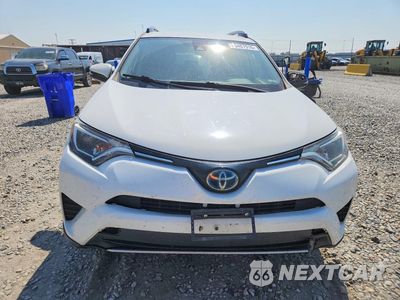 Piąte zdjęcie samochodu w środku: 2018 TOYOTA RAV4 HYBRID LE VIN:JTMRJREVXJD190350 - miniatura