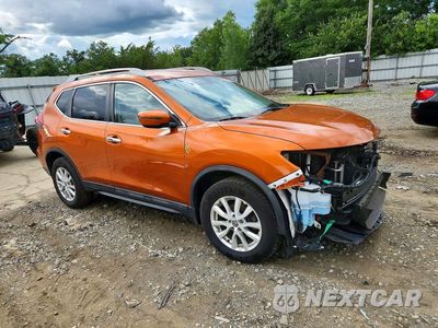 Czwarte zdjęcie samochodu z boku: 2018 NISSAN ROGUE SV VIN:5N1AT2MV8JC820500 - miniatura