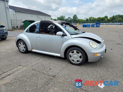 Czwarte zdjęcie samochodu z boku: 2001 VOLKSWAGEN NEW BEETLE GLX VIN:3VWDC21C41M402757 - miniatura