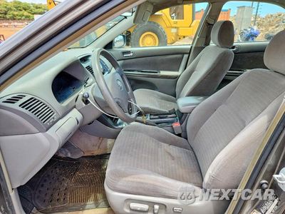 Zdjęcie 7 z 13 samochodu: 2005 TOYOTA CAMRY STANDARD VIN:JTDBE30K353002330 - miniatura