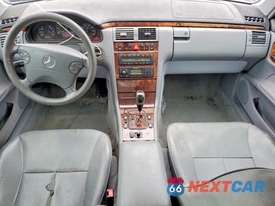 Zdjęcie 8 z 12 samochodu: 2002 MERCEDES-BENZ E 320 VIN:WDBJF65J92B500803 - miniatura