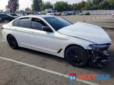 Czwarte zdjęcie samochodu z boku: 2019 BMW 530E VIN:WBAJA9C55KB399635 - miniatura