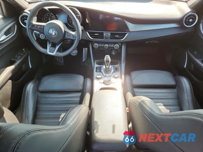 Zdjęcie 8 z 13 samochodu: 2022 ALFA ROMEO GIULIA SUPER VIN:ZARFANBN3N7665573 - miniatura