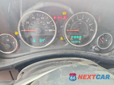 Zdjęcie 9 z 13 samochodu: 2014 JEEP WRANGLER UNLIMITED SAHARA VIN:1C4BJWEG0EL128355 - miniatura