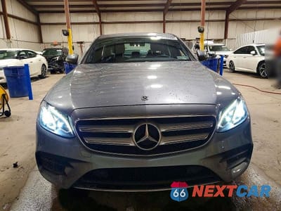 Piąte zdjęcie samochodu w środku: 2019 MERCEDES-BENZ E 300 4MATIC VIN:WDDZF4KB7KA688738 - miniatura