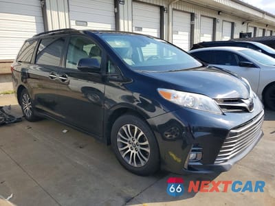 Czwarte zdjęcie samochodu z boku: 2019 TOYOTA SIENNA XLE 8-PASSENGER VIN:5TDYZ3DC0KS997001 - miniatura