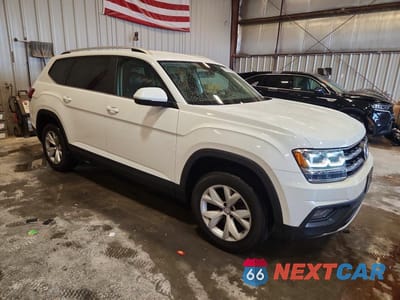 Czwarte zdjęcie samochodu z boku: 2018 VOLKSWAGEN ATLAS SE VIN:1V2KR2CA4JC507917 - miniatura
