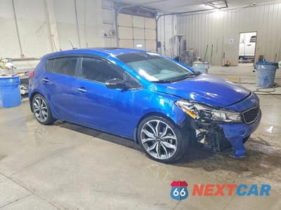 Czwarte zdjęcie samochodu z boku: 2017 KIA FORTE5 SX VIN:3KPFN5A39HE127043 - miniatura
