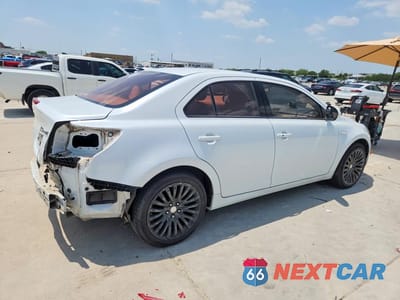 Trzecie zdjęcie samochodu z tyłu: 2011 SUZUKI KIZASHI SE VIN:JS2RE9A35B6111784 - miniatura