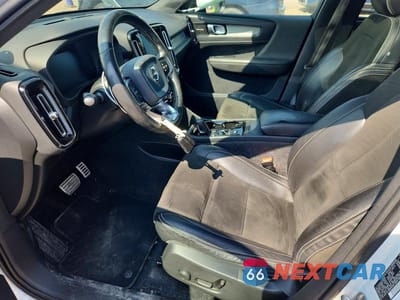 Zdjęcie 7 z 14 samochodu: 2020 VOLVO XC40 AWD T5 R-DESIGN VIN:YV4162UM6L2245970 - miniatura
