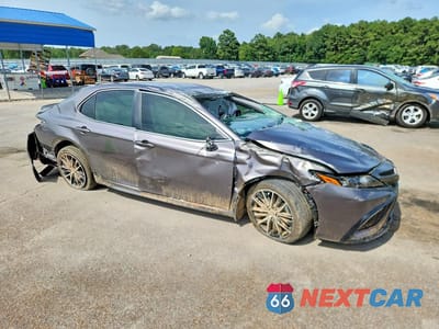 Czwarte zdjęcie samochodu z boku: 2024 TOYOTA CAMRY HYBRID SE VIN:4T1G31AK5RU071854 - miniatura