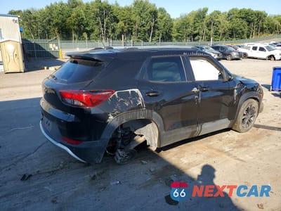 Trzecie zdjęcie samochodu z tyłu: 2022 CHEVROLET TRAILBLAZER LT VIN:KL70MPSL1NB116859 - miniatura
