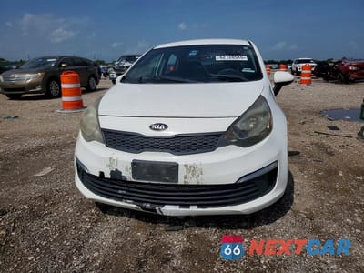Piąte zdjęcie samochodu w środku: 2016 KIA RIO LX VIN:KNADM4A31G6642771 - miniatura