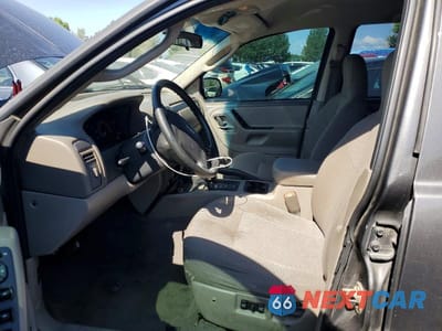 Zdjęcie 7 z 13 samochodu: 2004 JEEP GRAND CHEROKEE LAREDO VIN:1J4GW48S04C331184 - miniatura
